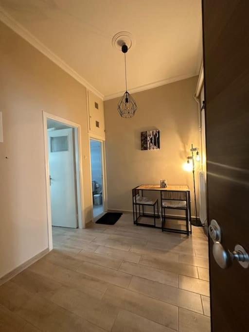 Ζεστή Φωλίτσα Στο Κέντρο. Apartment Атина Екстериор снимка